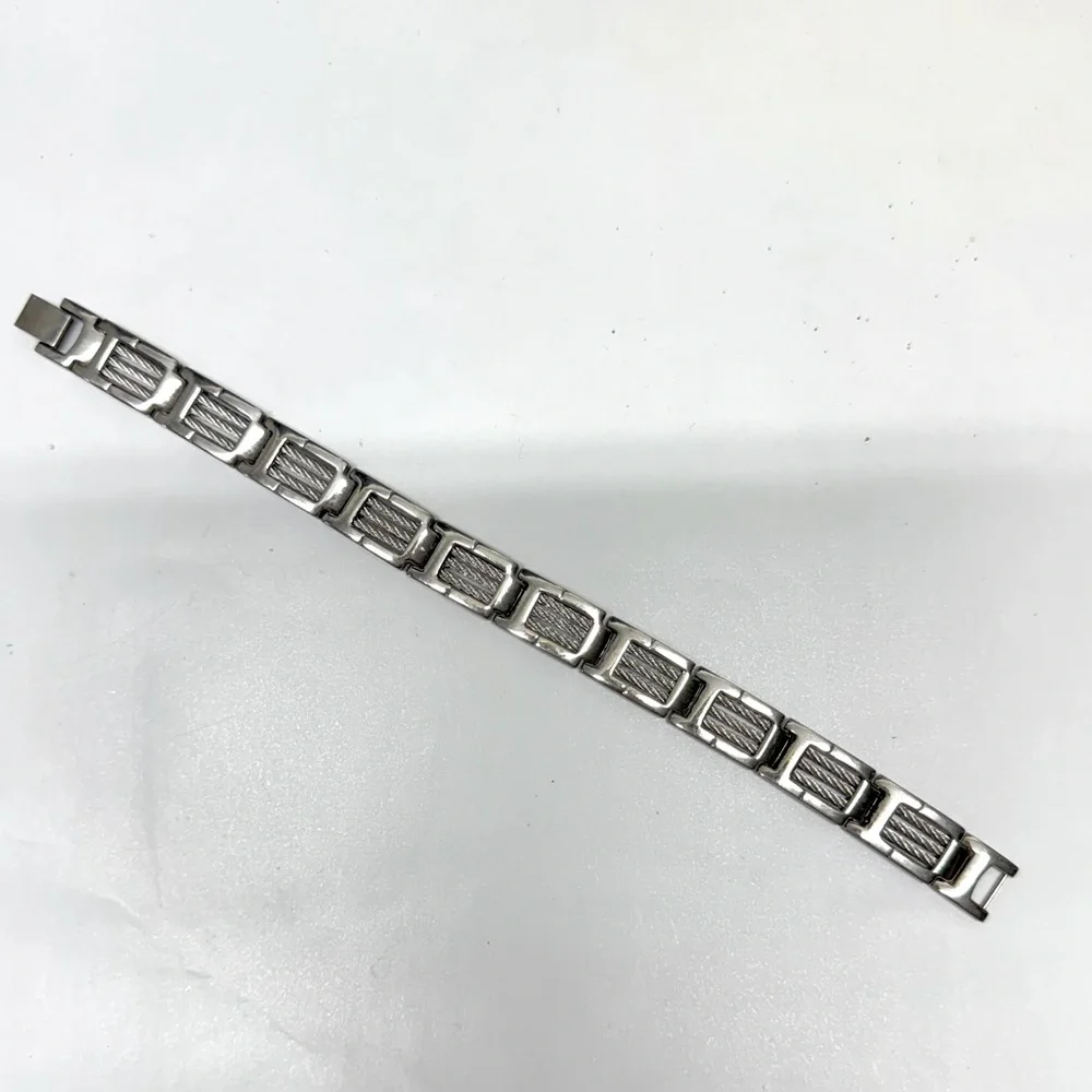 New Mens Stainless steel bracelet. 8 3/4” . Macy’s.
